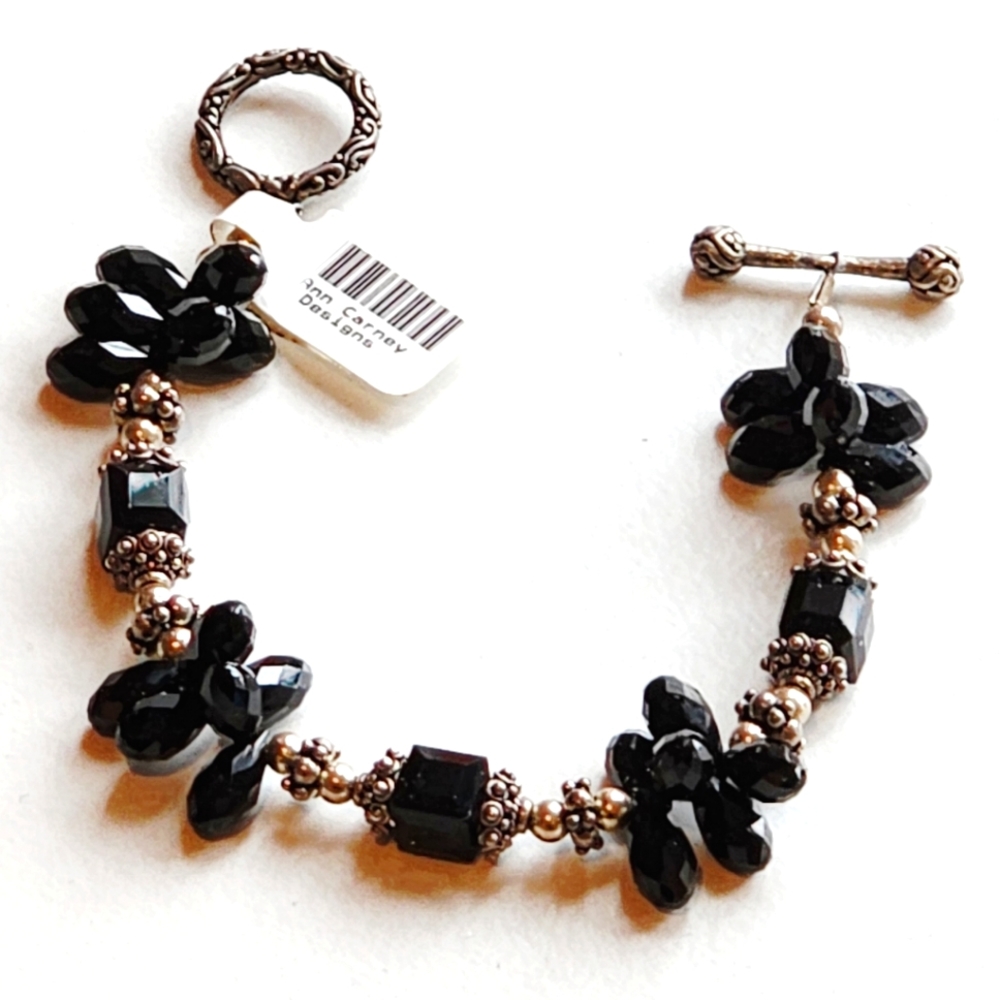NWT Black Beaded Flowerettes & Silver Tone Toggle Clasp Bracelet, 8" - Picture 1 of 5